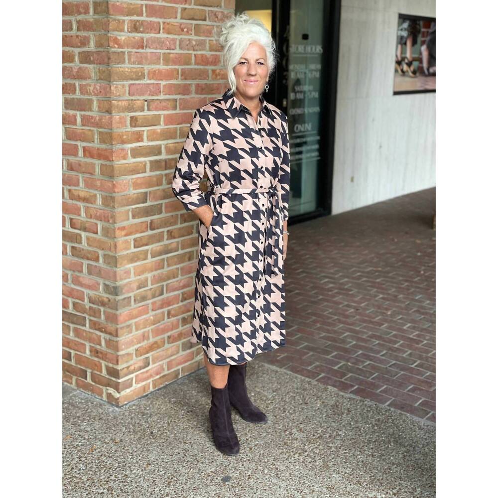 NEW BOHO CHIC print belted midi shirtdress in black